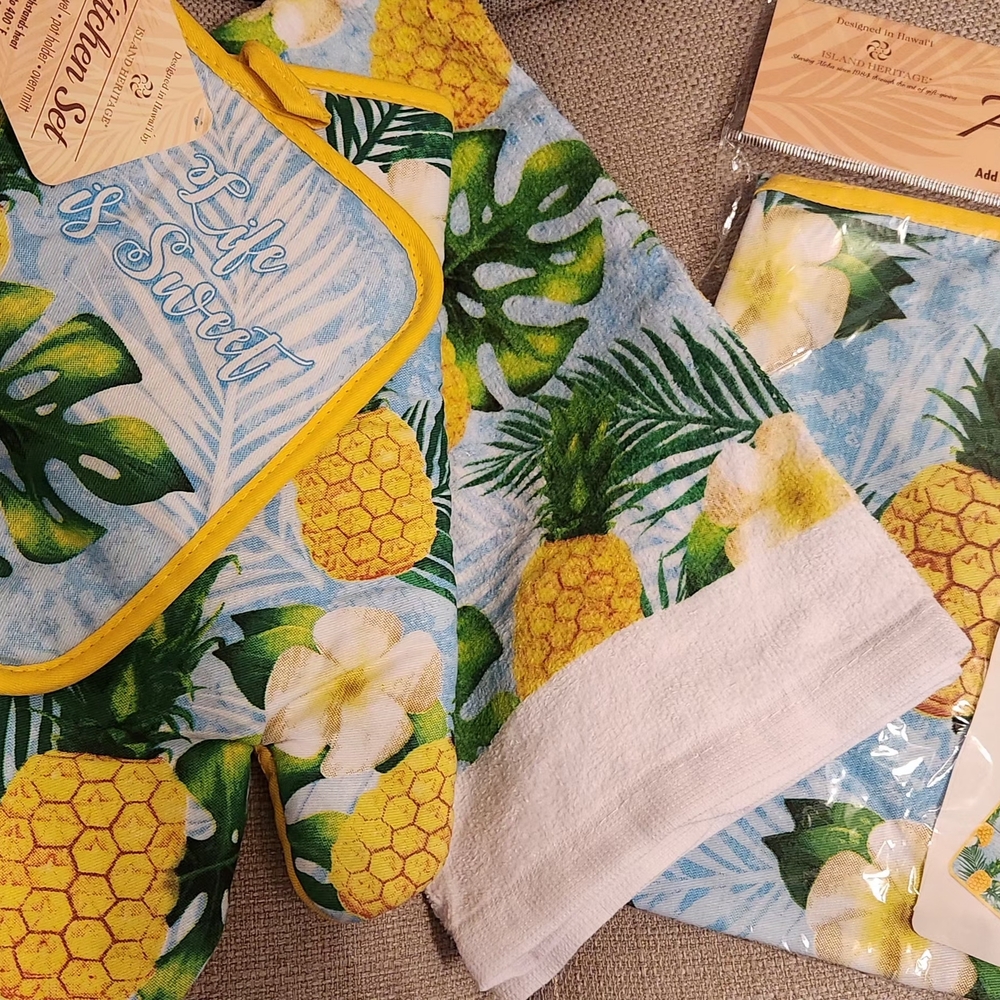 Pineapple Paradise Kitchen Linen Set